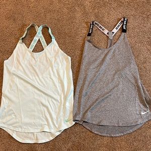 Set of 2 Nike sports tops
